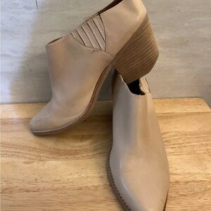 Jeffrey Campbell Mule Ankle Booties Tan Western
LowRise Leather Sz 8 Block heel